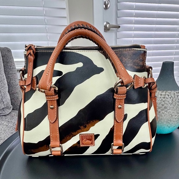 NEW! DOONEY & BOURKE LARGE SATCHEL/WALLET SET - Picture 2 of 10